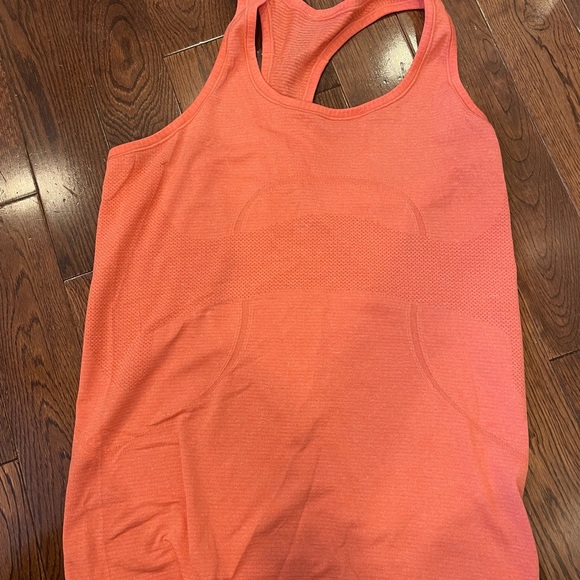 Lululemon workout/running top - Picture 4 of 4